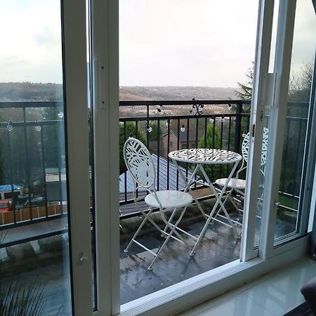 Two-Bedroom Apartment With Scenic Balcony View Shipley (West Yorkshire) Exterior foto