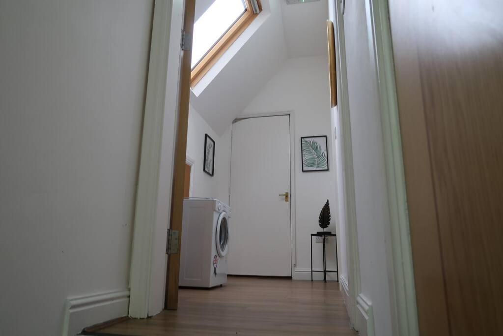 Two-Bedroom Apartment With Scenic Balcony View Shipley (West Yorkshire) Exterior foto