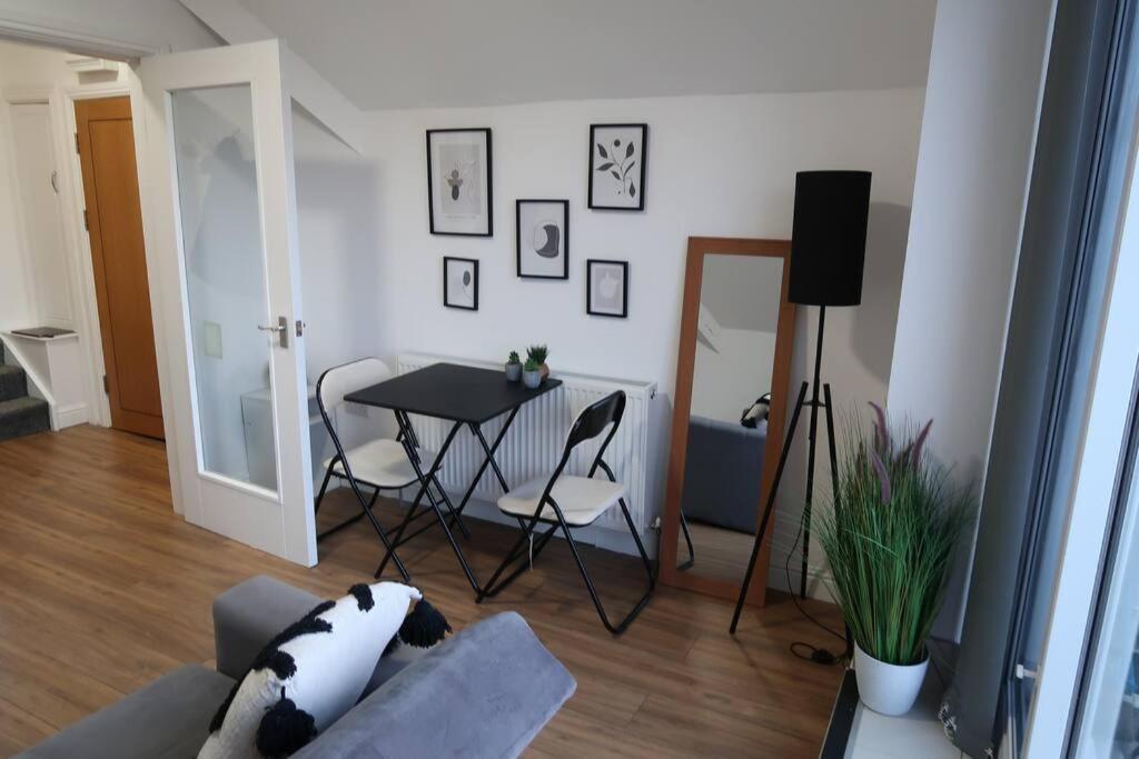 Two-Bedroom Apartment With Scenic Balcony View Shipley (West Yorkshire) Exterior foto