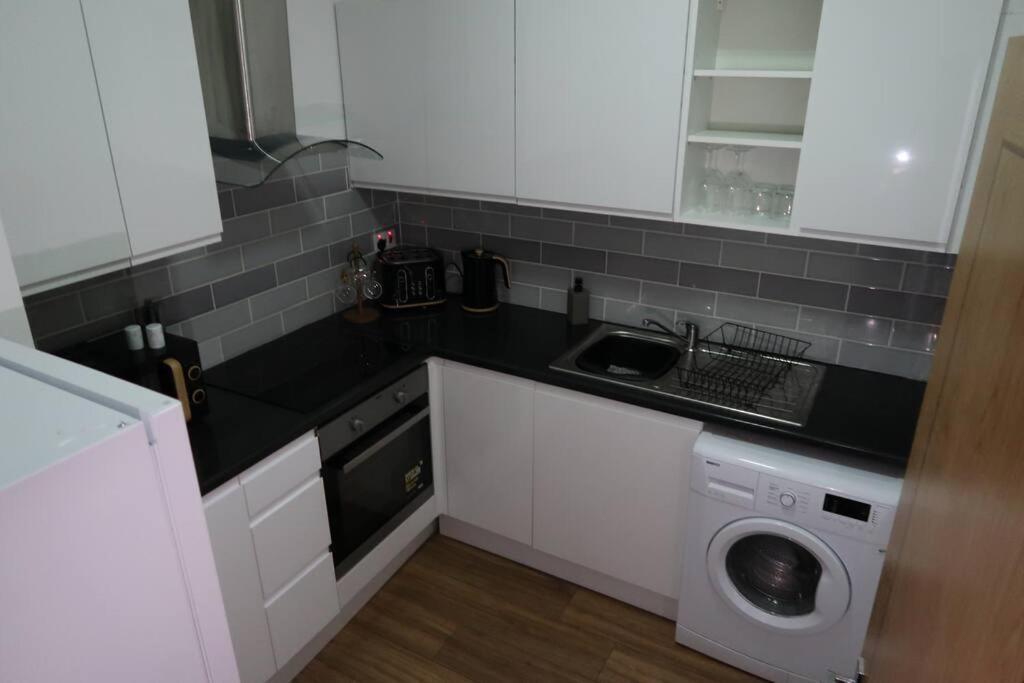 Two-Bedroom Apartment With Scenic Balcony View Shipley (West Yorkshire) Exterior foto