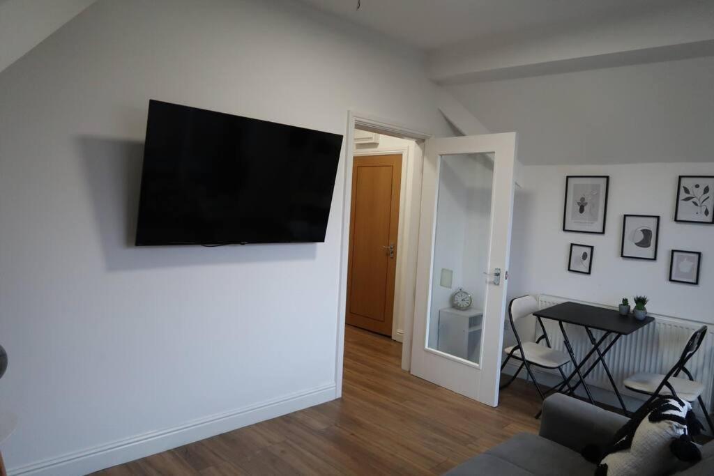 Two-Bedroom Apartment With Scenic Balcony View Shipley (West Yorkshire) Exterior foto