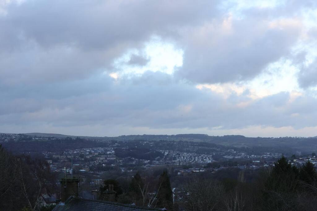Two-Bedroom Apartment With Scenic Balcony View Shipley (West Yorkshire) Exterior foto