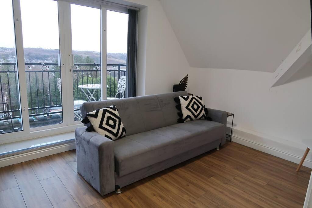 Two-Bedroom Apartment With Scenic Balcony View Shipley (West Yorkshire) Exterior foto
