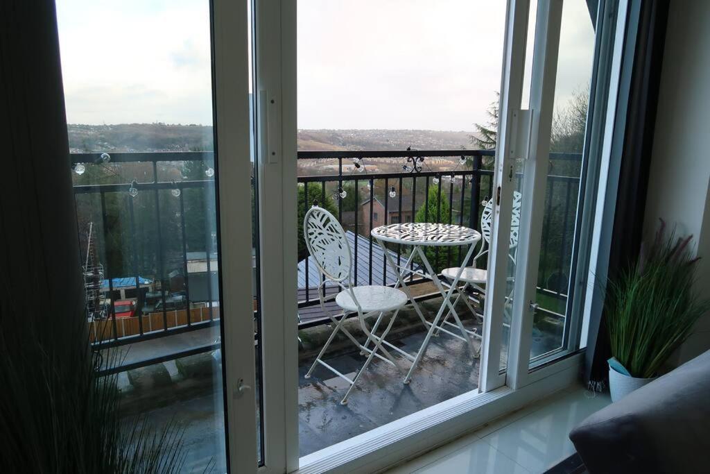 Two-Bedroom Apartment With Scenic Balcony View Shipley (West Yorkshire) Exterior foto