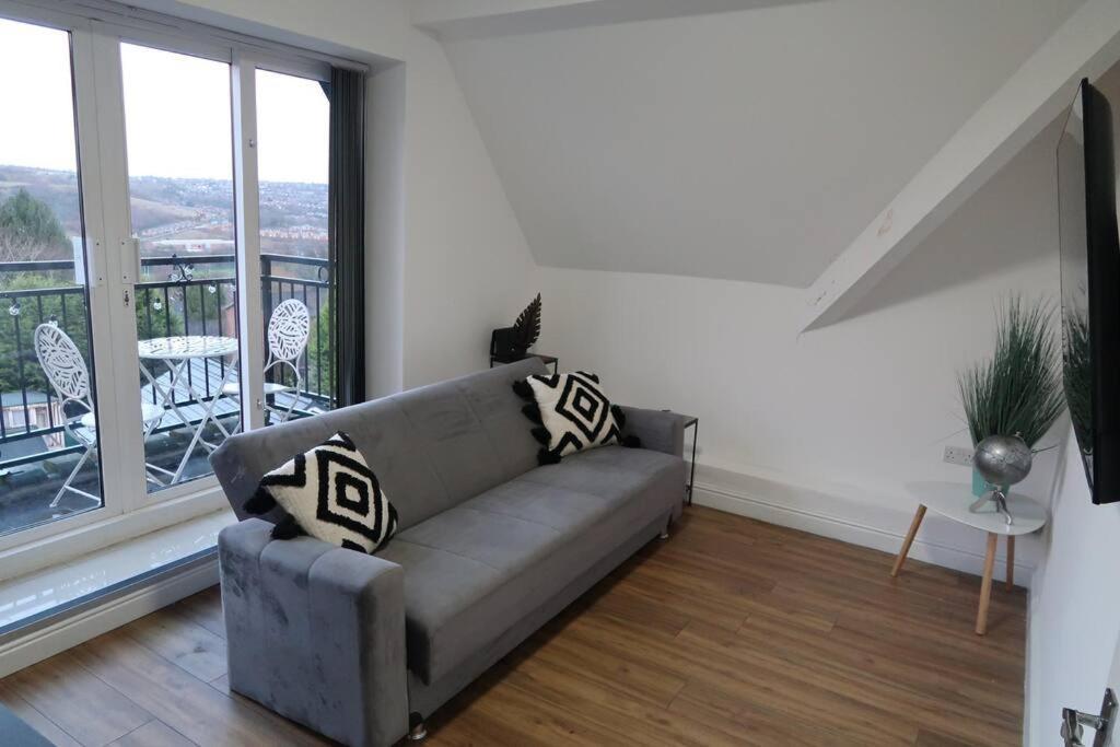 Two-Bedroom Apartment With Scenic Balcony View Shipley (West Yorkshire) Exterior foto